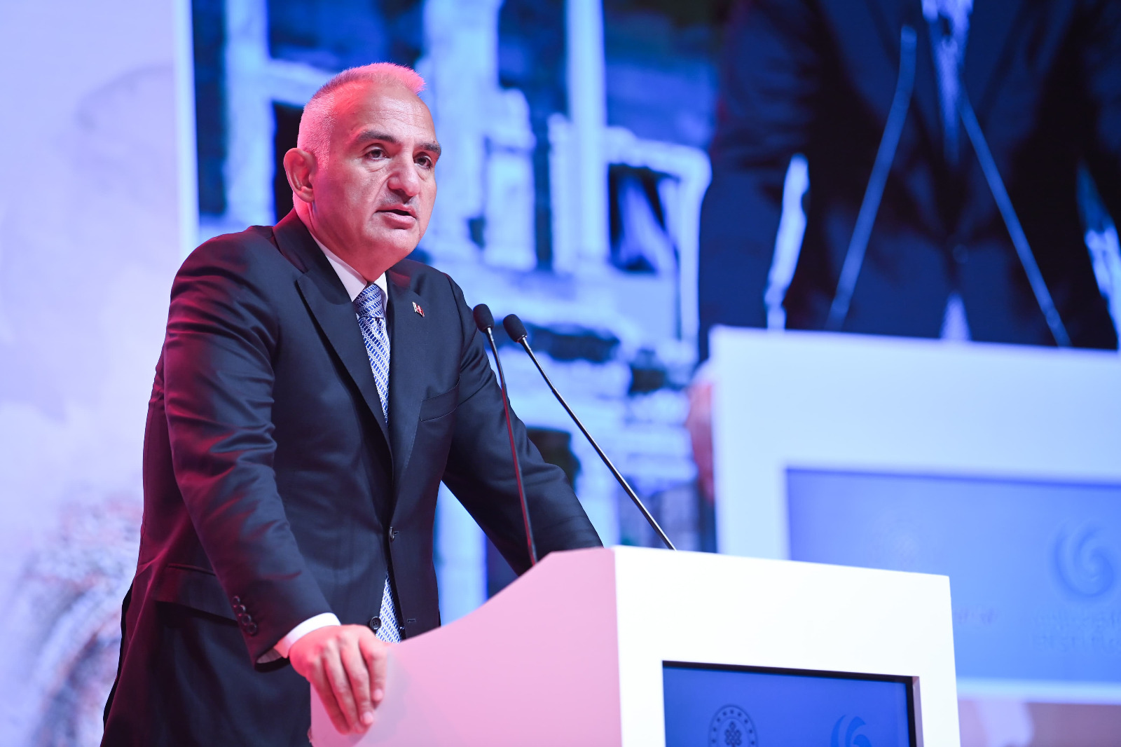 Bakan Ersoy, eski Bakan Mahir Ünal’ı ağırladı Bakan Ersoy, eski Bakan Mahir Ünal’ı ağırladı