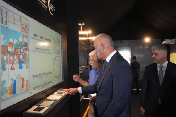 Bakan Ersoy, Fatih’in 555 yıllık ilim mirasını anlatan müzeyi ziyaret etti Bakan Ersoy, Fatih’in 555 yıllık ilim mirasını anlatan müzeyi ziyaret etti