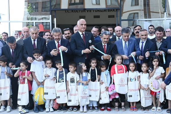 Bakan Ersoy: Kütüphanelerde kullanım alanı ve üye sayısı rekor seviyeye ulaştı Bakan Ersoy: Kütüphanelerde kullanım alanı ve üye sayısı rekor seviyeye ulaştı