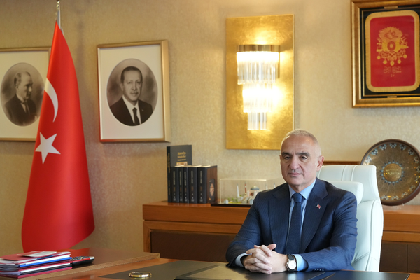 Bakan Ersoy: Tralleis'te 2 bin yıllık 300 kişilik antik havuz gün yüzüne çıkarıldı Bakan Ersoy: Tralleis'te 2 bin yıllık 300 kişilik antik havuz gün yüzüne çıkarıldı