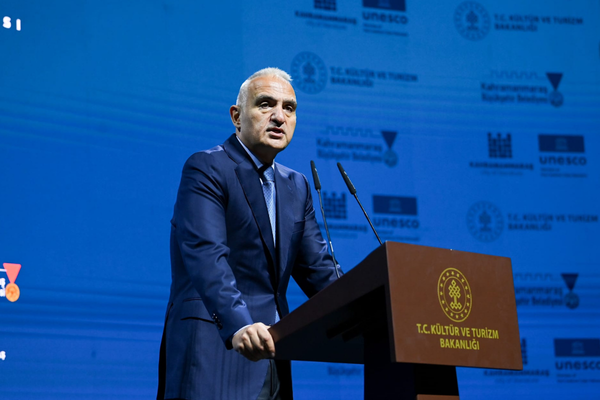 Bakan Ersoy'dan Antalya-Isparta yolundaki trafik kazası için geçmiş olsun mesajı Bakan Ersoy'dan Antalya-Isparta yolundaki trafik kazası için geçmiş olsun mesajı