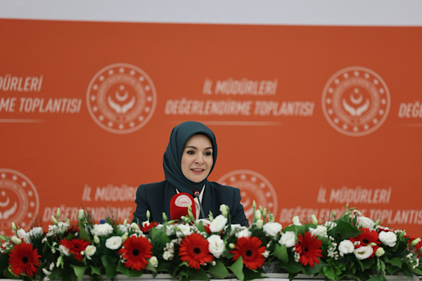 Bakan Göktaş: Vefayı daha güçlü haklarla buluşturuyoruz
Bakan Göktaş: Vefayı daha güçlü haklarla buluşturuyoruz