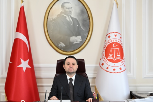 Bakan Gürlek, Küçükçekmece Adliyesi'nde incelemelerde bulundu
