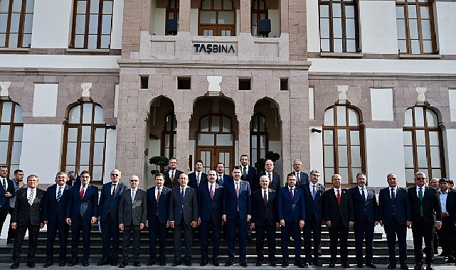 Bakan Kurum Başkan Altay'ı Ziyaret Etti Bakan Kurum Başkan Altay'ı Ziyaret Etti