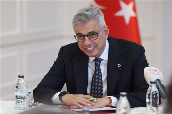 Bakan Memişoğlu, dereceyle tıp fakültesine giren öğrencilerle buluştu Bakan Memişoğlu, dereceyle tıp fakültesine giren öğrencilerle buluştu