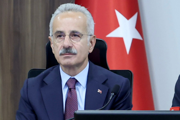 Bakan Uraloğlu: Ankara-Kayseri 1 saat 45 dakikaya inecek Bakan Uraloğlu: Ankara-Kayseri 1 saat 45 dakikaya inecek