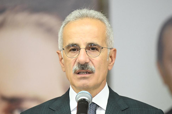 Bakan Uraloğlu: Gazilerimizi şükranla yad ediyorum Bakan Uraloğlu: Gazilerimizi şükranla yad ediyorum