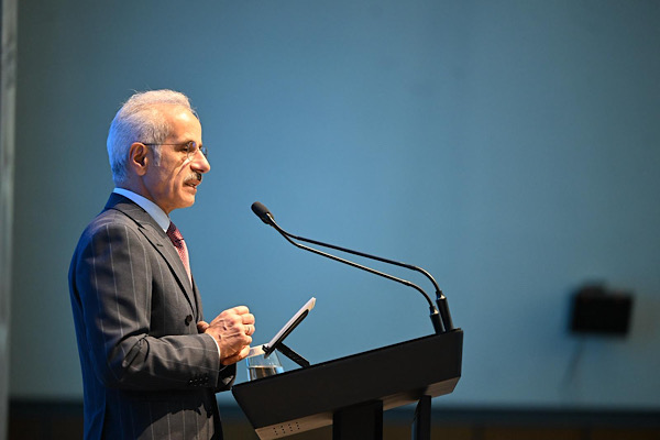 Bakan Uraloğlu, milletvekilleriyle TBMM’de bir araya geldi Bakan Uraloğlu, milletvekilleriyle TBMM’de bir araya geldi