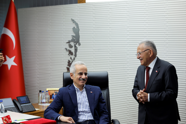 Bakan Uraloğlu’ndan Kayseri’de “Merkez-Yerel Yönetim Uyumu” vurgusu Bakan Uraloğlu’ndan Kayseri’de “Merkez-Yerel Yönetim Uyumu” vurgusu