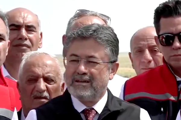 Bakan Yumaklı: Büyükbaş hayvanlarda dijital takip dönemi başlıyor Bakan Yumaklı: Büyükbaş hayvanlarda dijital takip dönemi başlıyor