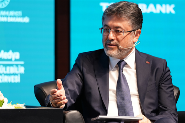 Bakan Yumaklı, Kars'ta esnafı ziyaret etti Bakan Yumaklı, Kars'ta esnafı ziyaret etti
