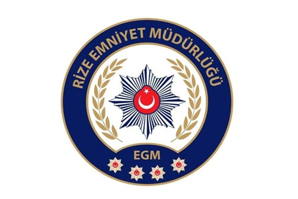 Bakırköy’de tahliye vaadiyle para isteyen 4 şüpheli suçüstü yakalandı Bakırköy’de tahliye vaadiyle para isteyen 4 şüpheli suçüstü yakalandı