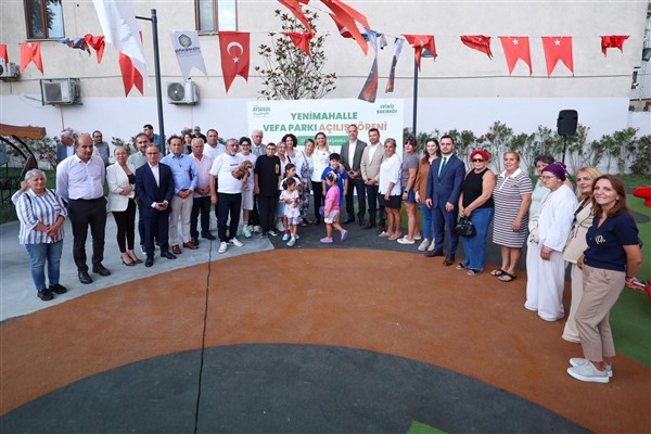 Bakırköy'de yenilenen Vefa Parkı hizmete açıldı Bakırköy'de yenilenen Vefa Parkı hizmete açıldı