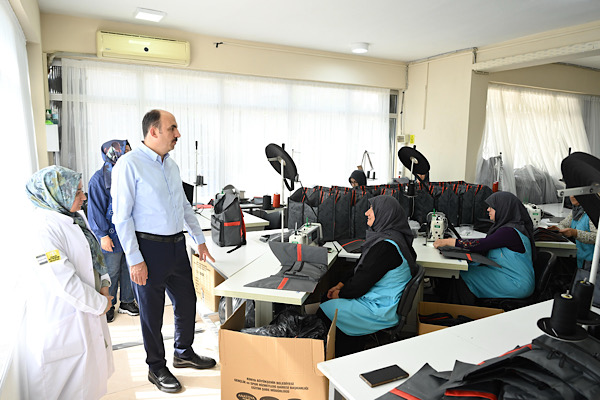 Başkan Altay, Bosna Hersek Tekstil Atölyesi’ni ziyaret etti Başkan Altay, Bosna Hersek Tekstil Atölyesi’ni ziyaret etti