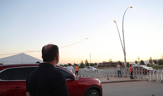 Başkan Altay, Konya Bilim Festivali'nde Türk Yıldızları'nın Muhteşem Gösterisini Vatandaşla Birlikte İzledi Başkan Altay, Konya Bilim Festivali'nde Türk Yıldızları'nın Muhteşem Gösterisini Vatandaşla Birlikte İzledi