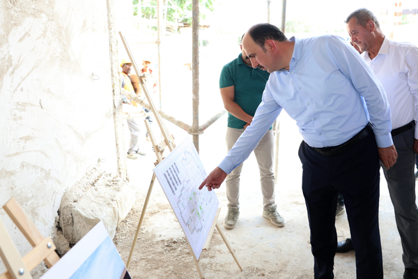 Başkan Altay, Mevlevi Dergahı inşaatında incelemelerde bulundu Başkan Altay, Mevlevi Dergahı inşaatında incelemelerde bulundu