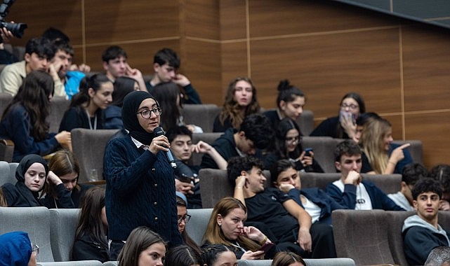Başkan Büyükakın'dan gençlere kariyer tavsiyesi: “Hata yapmaktan korkmayın" Başkan Büyükakın'dan gençlere kariyer tavsiyesi: “Hata yapmaktan korkmayın"