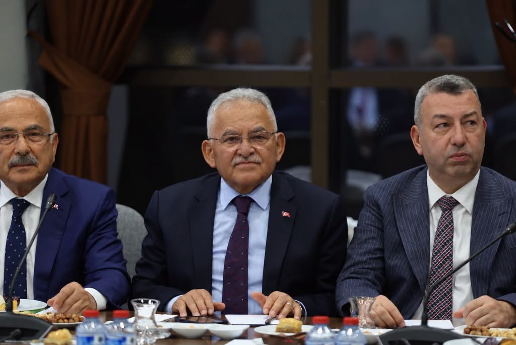 Başkan Büyükkılıç, Ankara’da temaslarda bulundu Başkan Büyükkılıç, Ankara’da temaslarda bulundu