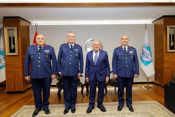 Başkan Büyükkılıç, Kayseri’nin yeni komutanlarını ağırladı Başkan Büyükkılıç, Kayseri’nin yeni komutanlarını ağırladı