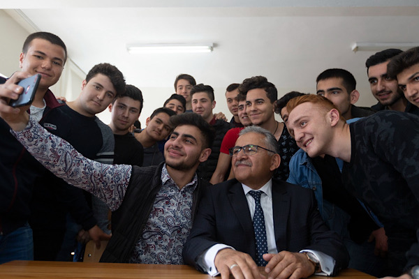 Başkan Büyükkılıç'tan üniversite adaylarına Kayseri daveti Başkan Büyükkılıç'tan üniversite adaylarına Kayseri daveti