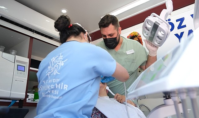 Başkan Çerçioğlu Ağız ve Diş Sağlığı Hizmetlerini Efeler, Didim ve İncirliova'da Vatandaşlarla Buluşturdu Başkan Çerçioğlu Ağız ve Diş Sağlığı Hizmetlerini Efeler, Didim ve İncirliova'da Vatandaşlarla Buluşturdu