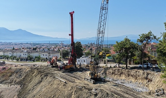 Başkan Çerçioğlu'ndan Kuşadası'nda Yol Yenileme ve Güçlendirme Çalışması Başkan Çerçioğlu'ndan Kuşadası'nda Yol Yenileme ve Güçlendirme Çalışması