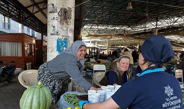Başkan Çerçioğlu'nun İçleri Isıtan İkramı Bu Yıl da Vatandaşlar ve Pazarcı Esnaflarıyla Buluşuyor Başkan Çerçioğlu'nun İçleri Isıtan İkramı Bu Yıl da Vatandaşlar ve Pazarcı Esnaflarıyla Buluşuyor
