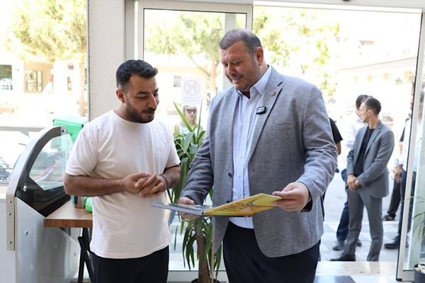 Başkan Çiçek, sahada vatandaşlarla bir araya geldi Başkan Çiçek, sahada vatandaşlarla bir araya geldi