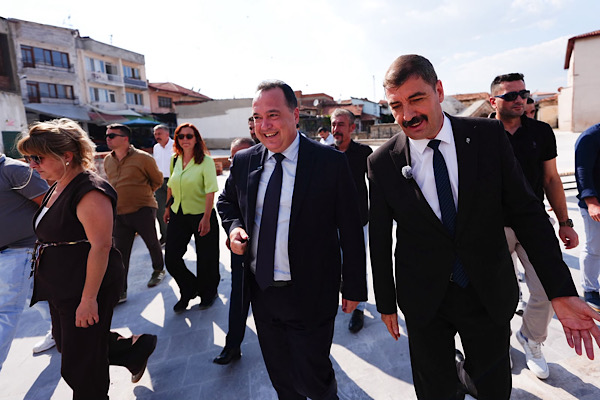 Başkan Dutlulu, Kula Eski Pazar Yeri’nde yürütülen çalışmaları inceledi Başkan Dutlulu, Kula Eski Pazar Yeri’nde yürütülen çalışmaları inceledi