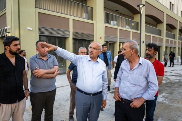 Başkan Er: Yeni iş yerleri hazır, esnaf kalıcı alanlara taşınacak Başkan Er: Yeni iş yerleri hazır, esnaf kalıcı alanlara taşınacak