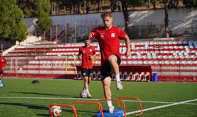Başkan Ergin'den Ayvalıkgücü Belediyespor'a Moral Ziyareti Başkan Ergin'den Ayvalıkgücü Belediyespor'a Moral Ziyareti