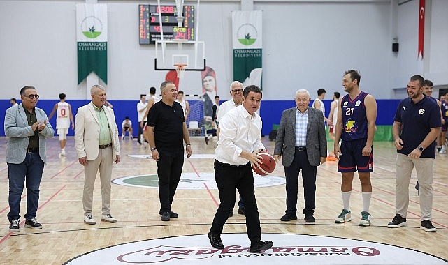 Başkan Erkan Aydın'dan Basketbola Tam Destek Başkan Erkan Aydın'dan Basketbola Tam Destek