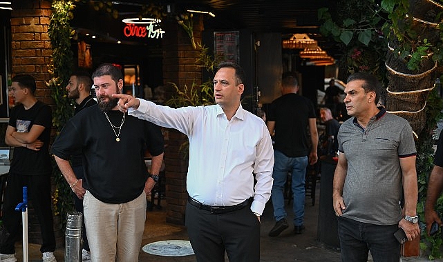 Başkan Eşki'den, Bornova'nın kalbinde sabah temizliği Başkan Eşki'den, Bornova'nın kalbinde sabah temizliği