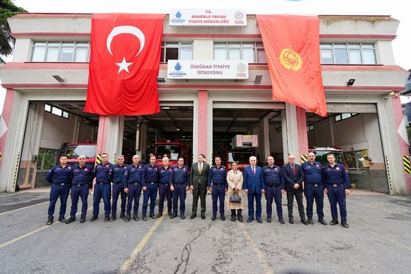 Başkan Gültekin’den itfaiyecilere teşekkür Başkan Gültekin’den itfaiyecilere teşekkür
