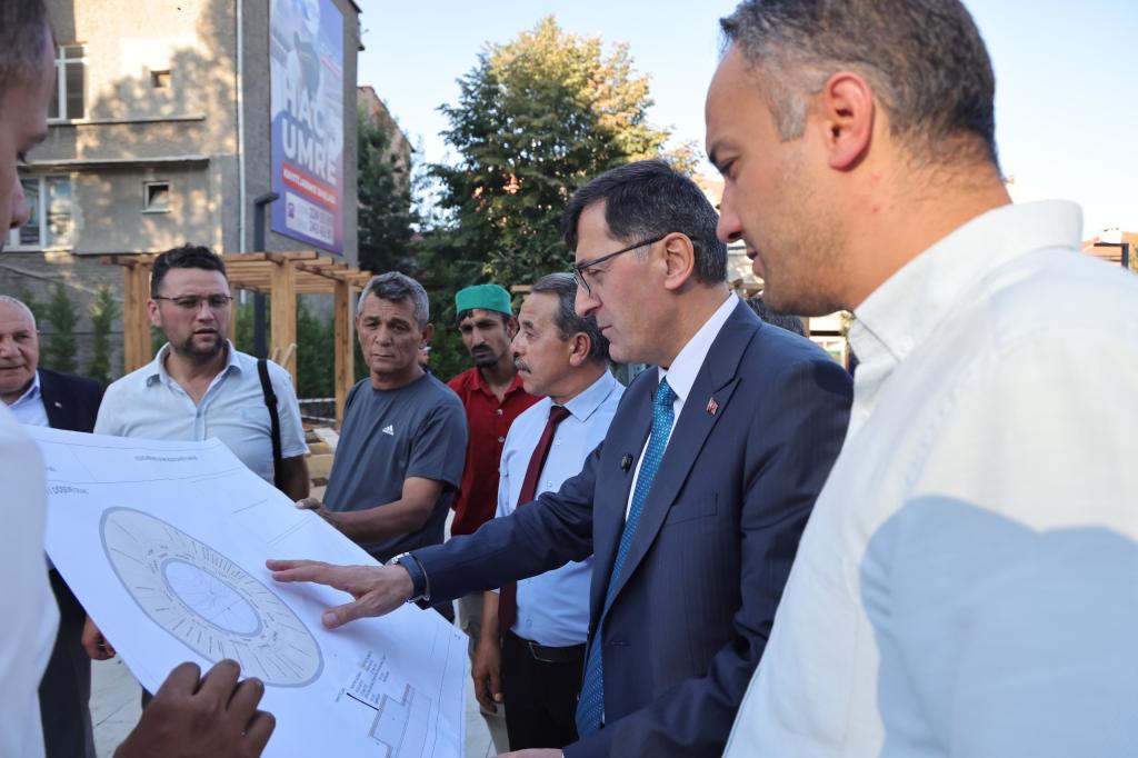 Başkan Kahveci, Ulu Cami çevresindeki çalışmaları yerinde inceledi Başkan Kahveci, Ulu Cami çevresindeki çalışmaları yerinde inceledi