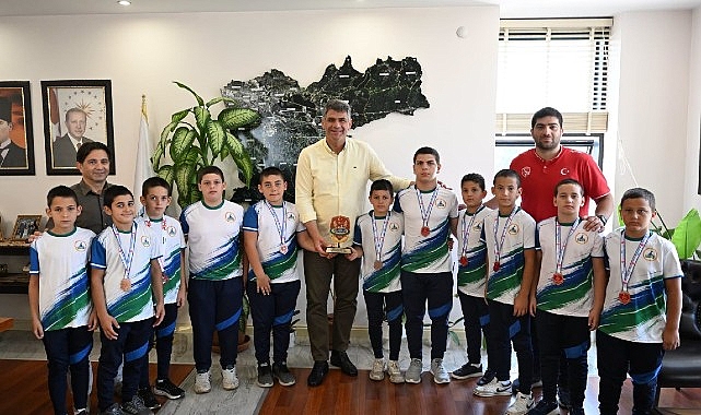 Başkan Kocaman, Şampiyon Güreşçilerle Buluştu Başkan Kocaman, Şampiyon Güreşçilerle Buluştu