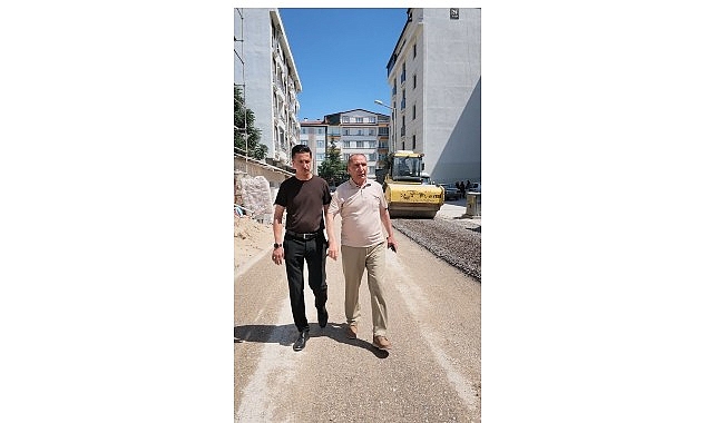 Başkan Mehmet Aydın, Bardakçı Mahallesi'ndeki Asfalt Çalışmalarını Yerinde İnceledi Başkan Mehmet Aydın, Bardakçı Mahallesi'ndeki Asfalt Çalışmalarını Yerinde İnceledi