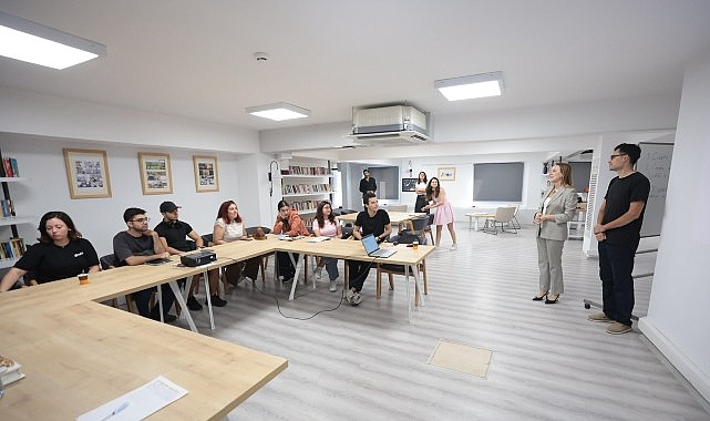 Başkan Mutlu, gençlerle yapay zeka atölyesinde buluştu Başkan Mutlu, gençlerle yapay zeka atölyesinde buluştu