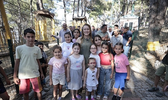 Başkan Mutlu Macera Parkı'nda çocuklarla bir araya geldi Başkan Mutlu Macera Parkı'nda çocuklarla bir araya geldi