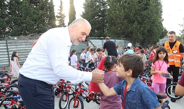 Başkan Sandıkçı'dan Davet: Tüm Çocuklar Hediyelerine Kavuşuyor Başkan Sandıkçı'dan Davet: Tüm Çocuklar Hediyelerine Kavuşuyor