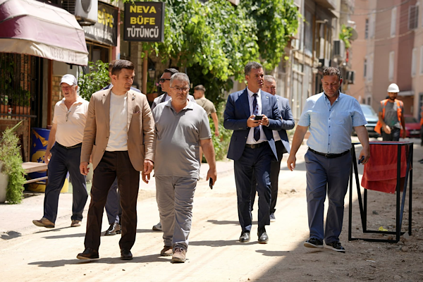 Başkan Sarıkurt saha çalışmalarını yerinde takip etti Başkan Sarıkurt saha çalışmalarını yerinde takip etti