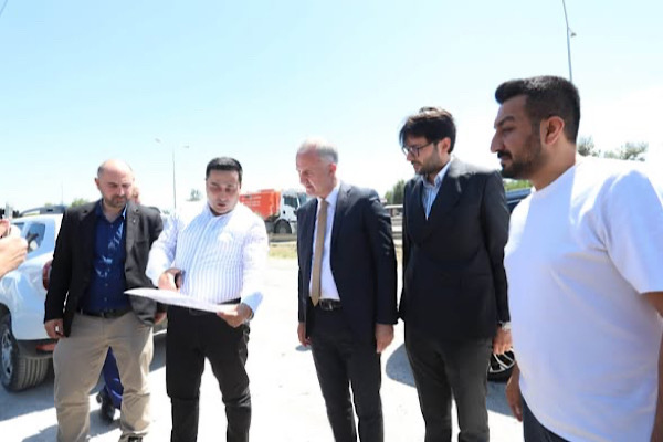Başkan Taban, asfalt çalışmasını yerinde inceledi Başkan Taban, asfalt çalışmasını yerinde inceledi