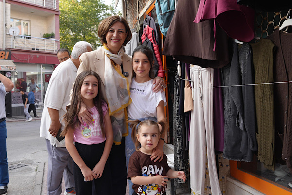 Başkan Ünlüce, Emek Mahallesi’nde esnaf ve vatandaşları ziyaret etti Başkan Ünlüce, Emek Mahallesi’nde esnaf ve vatandaşları ziyaret etti