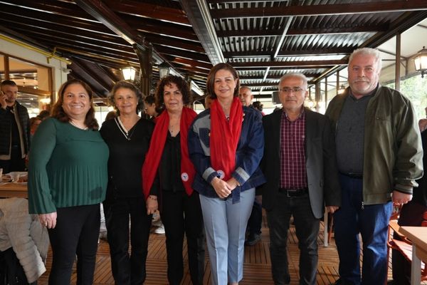 Başkan Ünlüce, emeklilerle dayanışma buluşmasında bir araya geldi Başkan Ünlüce, emeklilerle dayanışma buluşmasında bir araya geldi