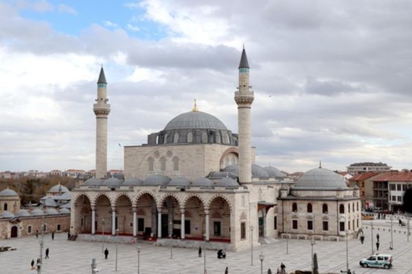Başkan ve valilerden Mevlid Kandili mesajları Başkan ve valilerden Mevlid Kandili mesajları