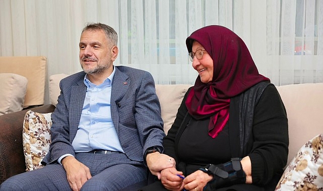 Başkan Vekili Akın'dan yaşlılara büyük vefa Başkan Vekili Akın'dan yaşlılara büyük vefa