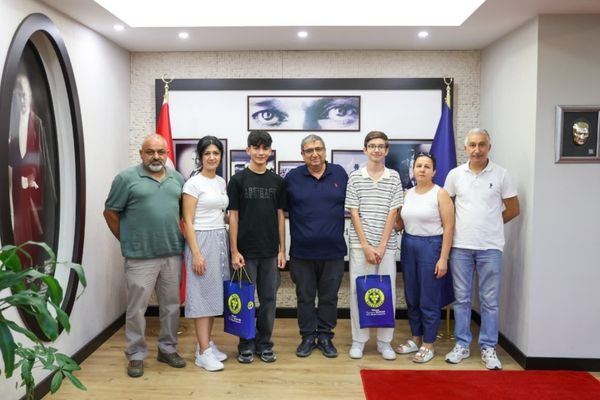 Başkan Vekili Benzer, LGS birincilerini ağırladı Başkan Vekili Benzer, LGS birincilerini ağırladı