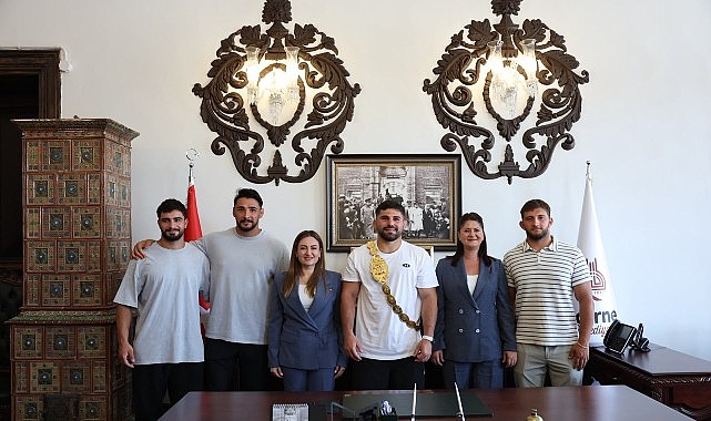 Başkan Vekili Özdemir ve Başpehlivan Erkan Taş Edirne Belediyesi'ni ziyaret etti Başkan Vekili Özdemir ve Başpehlivan Erkan Taş Edirne Belediyesi'ni ziyaret etti