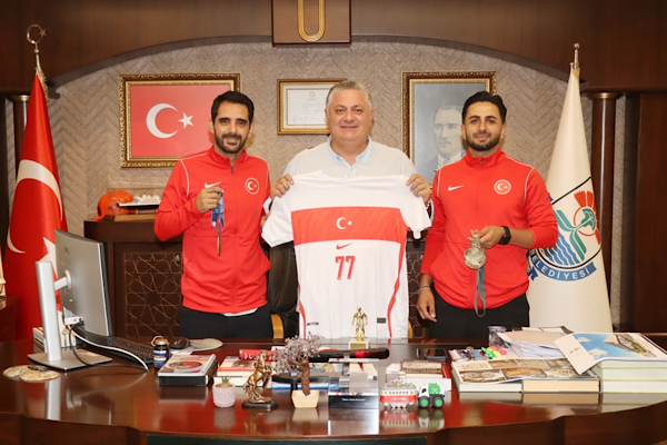 Başkanı Gürel Yalovalı sporcular ile bir araya geldi Başkanı Gürel Yalovalı sporcular ile bir araya geldi