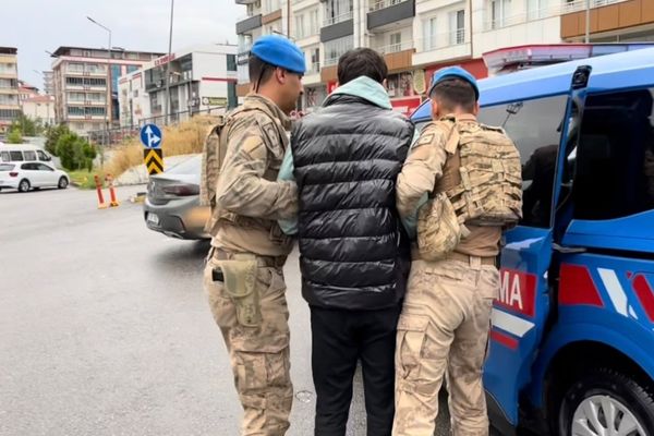 Batman merkezli 13 ilde yasa dışı bahis operasyonu 102 şüpheli yakalandı Batman merkezli 13 ilde yasa dışı bahis operasyonu 102 şüpheli yakalandı